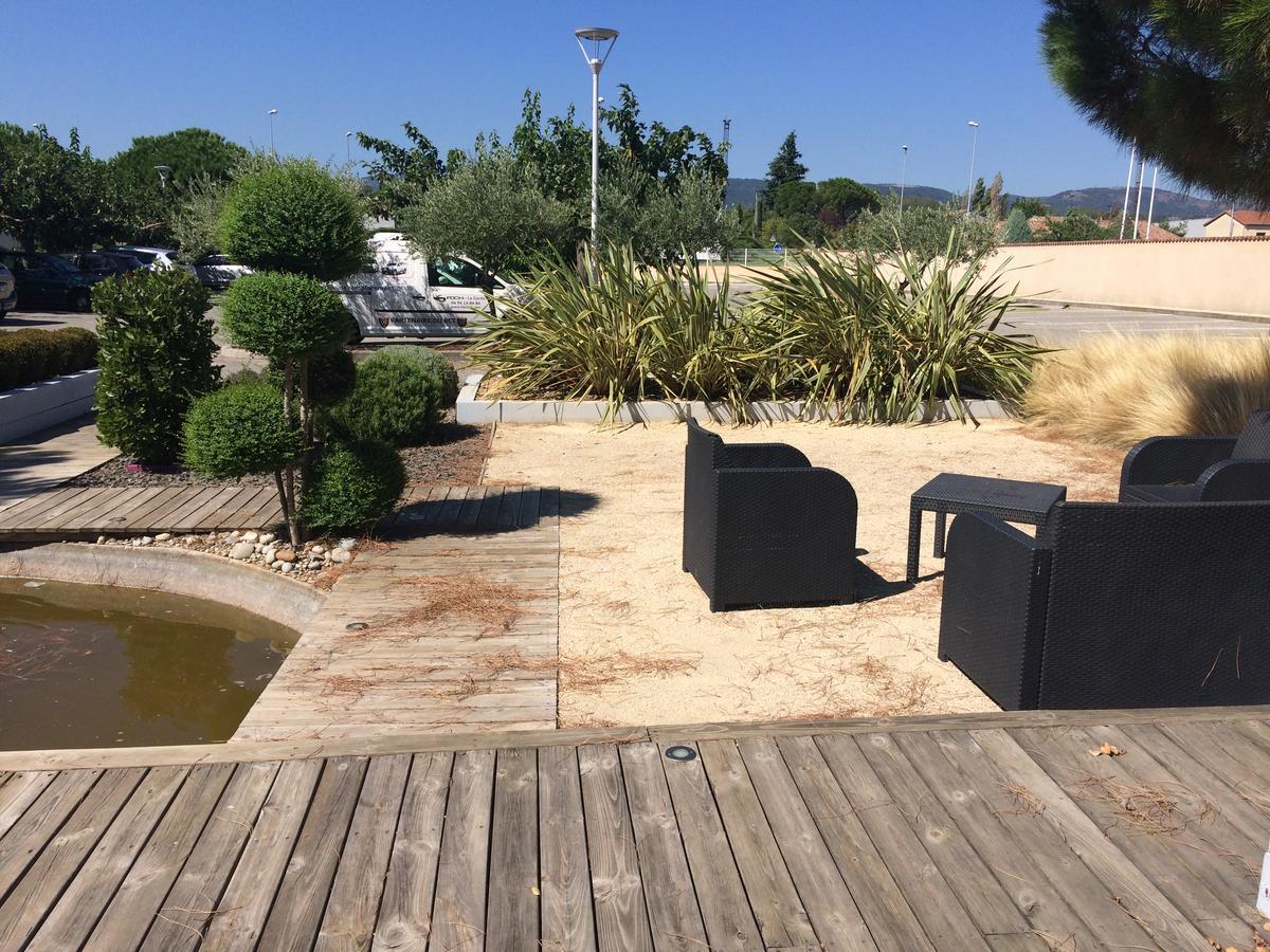 Отель Sous Les Pins Etoile-sur-Rhone Экстерьер фото
